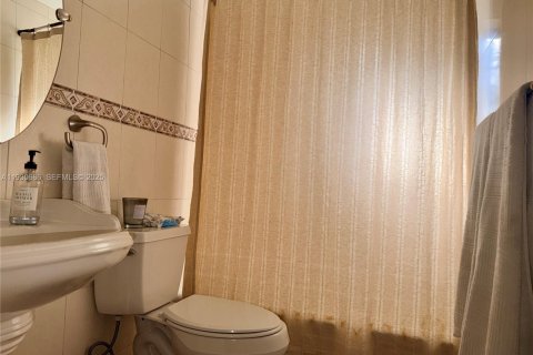 Снять в аренду кондоминиум в Майами, Флорида 2 спальни, 89.65м2, № 1989453 - фото 23