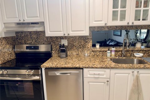 Снять в аренду кондоминиум в Майами, Флорида 2 спальни, 89.65м2, № 1989453 - фото 11