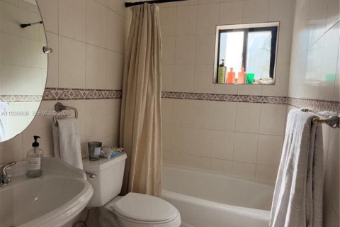 Снять в аренду кондоминиум в Майами, Флорида 2 спальни, 89.65м2, № 1989453 - фото 24