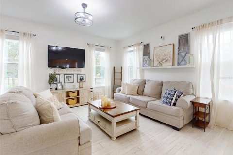 House in Orlando, Florida 4 bedrooms, 222.87 sq.m. № 1690030 - photo 17