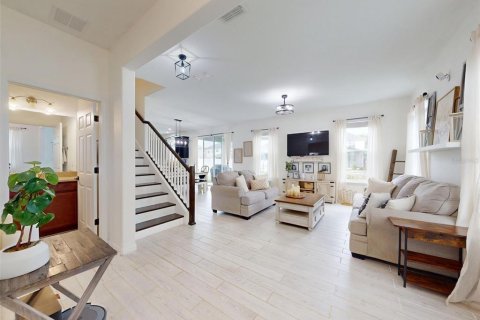 House in Orlando, Florida 4 bedrooms, 222.87 sq.m. № 1690030 - photo 15