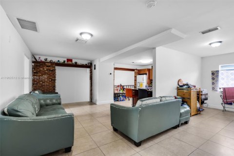 Villa ou maison à vendre à Sweetwater, Floride: 3 chambres, 161.93 m2 № 1956770 - photo 7