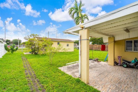 Villa ou maison à vendre à Sweetwater, Floride: 3 chambres, 161.93 m2 № 1956770 - photo 23