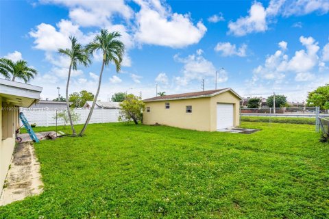 Villa ou maison à vendre à Sweetwater, Floride: 3 chambres, 161.93 m2 № 1956770 - photo 24