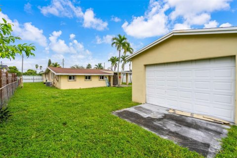 Villa ou maison à vendre à Sweetwater, Floride: 3 chambres, 161.93 m2 № 1956770 - photo 25