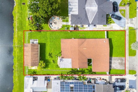 Villa ou maison à vendre à Sweetwater, Floride: 3 chambres, 161.93 m2 № 1956770 - photo 30