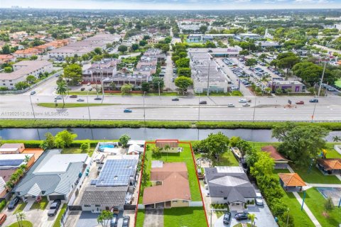 Villa ou maison à vendre à Sweetwater, Floride: 3 chambres, 161.93 m2 № 1956770 - photo 29