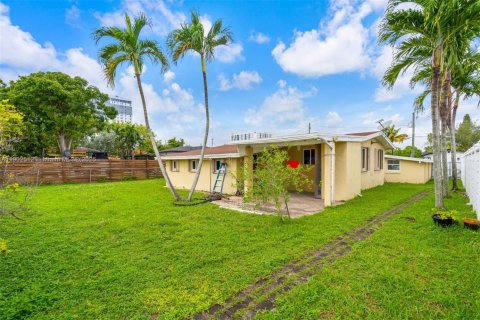 Villa ou maison à vendre à Sweetwater, Floride: 3 chambres, 161.93 m2 № 1956770 - photo 21
