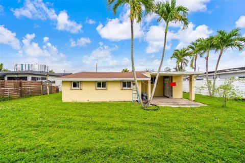 Villa ou maison à vendre à Sweetwater, Floride: 3 chambres, 161.93 m2 № 1956770 - photo 22