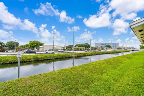 Villa ou maison à vendre à Sweetwater, Floride: 3 chambres, 161.93 m2 № 1956770 - photo 26