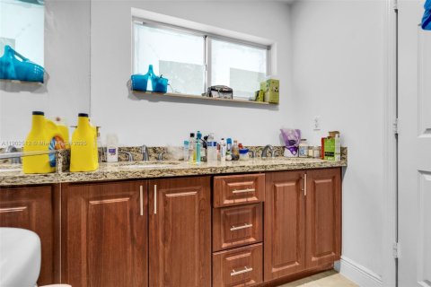 Villa ou maison à vendre à Sweetwater, Floride: 3 chambres, 161.93 m2 № 1956770 - photo 20