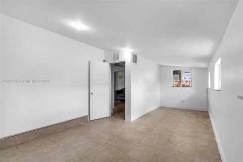 Villa ou maison à vendre à Sweetwater, Floride: 3 chambres, 161.93 m2 № 1956770 - photo 10