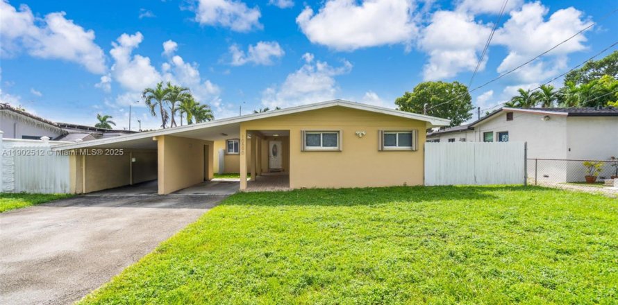 Villa ou maison à Sweetwater, Floride 3 chambres, 161.93 m2 № 1956770