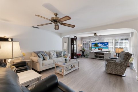 Casa en venta en Holmes Beach, Florida, 4 dormitorios, 184.13 m2 № 2144588 - foto 4