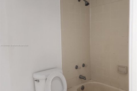 Condo in Cutler Bay, Florida, 2 bedrooms  № 1846063 - photo 14