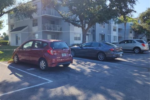 Condo in Cutler Bay, Florida, 2 bedrooms  № 1846063 - photo 16