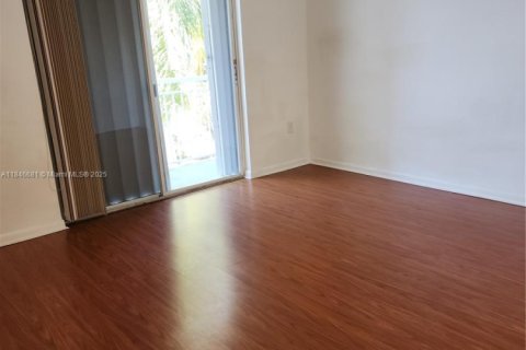 Condo in Cutler Bay, Florida, 2 bedrooms  № 1846063 - photo 12