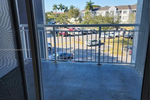 Condo in Cutler Bay, Florida, 2 bedrooms  № 1846063 - photo 2