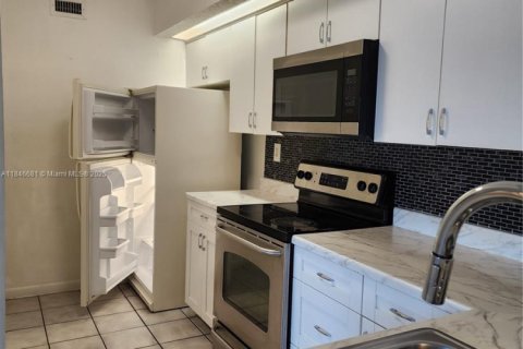 Condo in Cutler Bay, Florida, 2 bedrooms  № 1846063 - photo 5