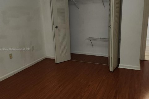 Condo in Cutler Bay, Florida, 2 bedrooms  № 1846063 - photo 11