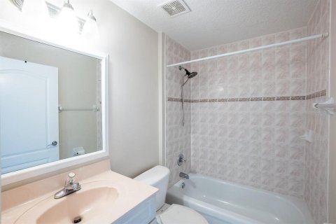 Commercial property in Palm Coast, Florida 6 bedrooms, 240.43 sq.m. № 2094691 - photo 14