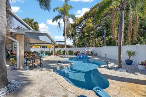 House in Belleair Beach, Florida 3 bedrooms, 261.8 sq.m. № 2128229 - photo 18