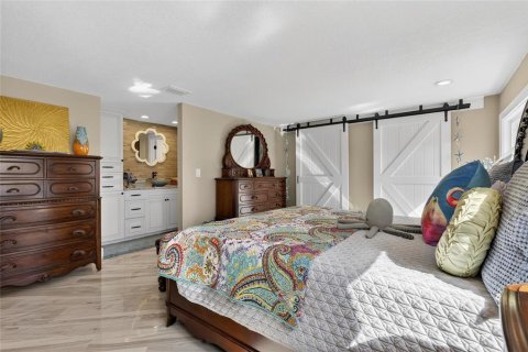 House in Belleair Beach, Florida 3 bedrooms, 261.8 sq.m. № 2128229 - photo 27