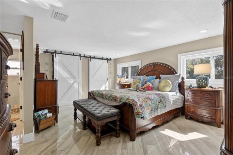 House in Belleair Beach, Florida 3 bedrooms, 261.8 sq.m. № 2128229 - photo 26