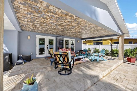 House in Belleair Beach, Florida 3 bedrooms, 261.8 sq.m. № 2128229 - photo 19