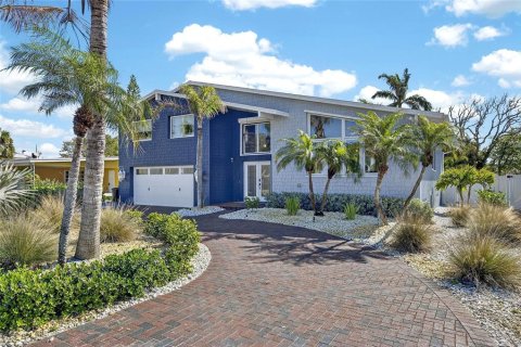 Casa en Belleair Beach, Florida 3 dormitorios, 261.8 m2 № 2128229