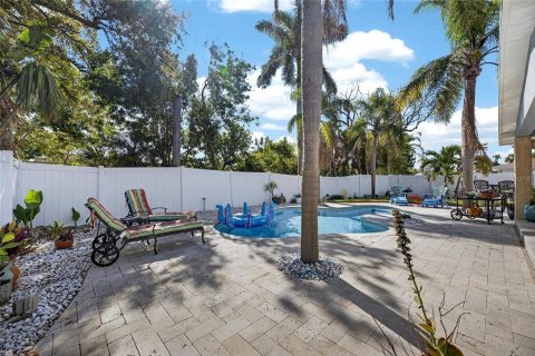House in Belleair Beach, Florida 3 bedrooms, 261.8 sq.m. № 2128229 - photo 12