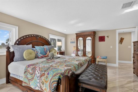 House in Belleair Beach, Florida 3 bedrooms, 261.8 sq.m. № 2128229 - photo 29