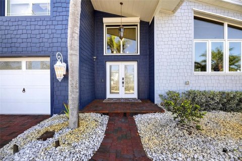 House in Belleair Beach, Florida 3 bedrooms, 261.8 sq.m. № 2128229 - photo 5