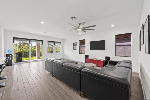 House in Jensen Beach, Florida 3 bedrooms, 169.08 sq.m. № 2086993 - photo 8