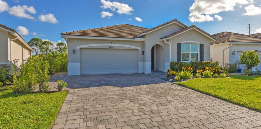 House in Jensen Beach, Florida 3 bedrooms, 169.08 sq.m. № 2086993
