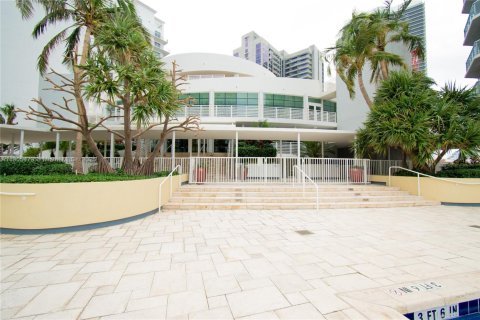 Купить кондоминиум в Майами, Флорида 45.62м2, № 2053509 - фото 19