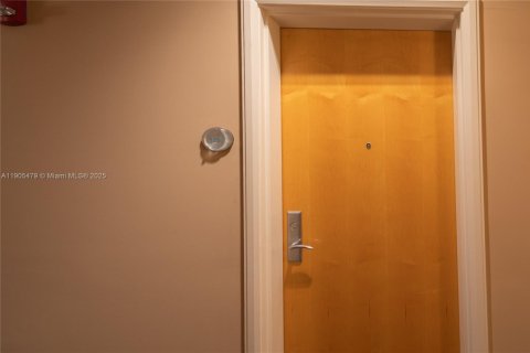 Купить кондоминиум в Майами, Флорида 45.62м2, № 2053509 - фото 23