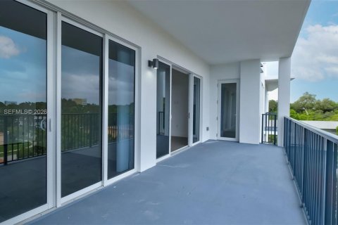 Снять в аренду виллу или дом в Майами, Флорида 3 спальни, 120.77м2, № 2050960 - фото 17