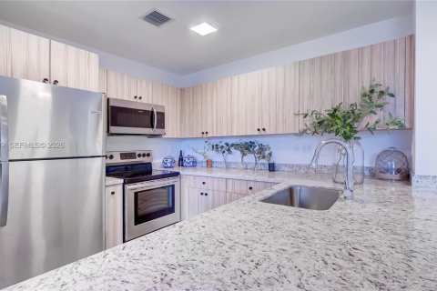 Снять в аренду виллу или дом в Майами, Флорида 3 спальни, 120.77м2, № 2050960 - фото 12