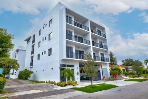 Снять в аренду виллу или дом в Майами, Флорида 3 спальни, 120.77м2, № 2050960 - фото 2