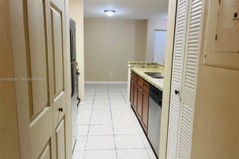 Купить кондоминиум в Майами, Флорида 1 спальня, 72.28м2, № 1985888 - фото 8