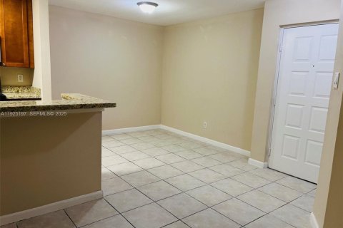 Купить кондоминиум в Майами, Флорида 1 спальня, 72.28м2, № 1985888 - фото 9