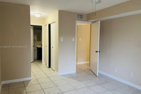 Купить кондоминиум в Майами, Флорида 1 спальня, 72.28м2, № 1985888 - фото 6