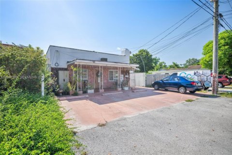 Commercial property in Miami, Florida 298.03 sq.m. № 2086581 - photo 2