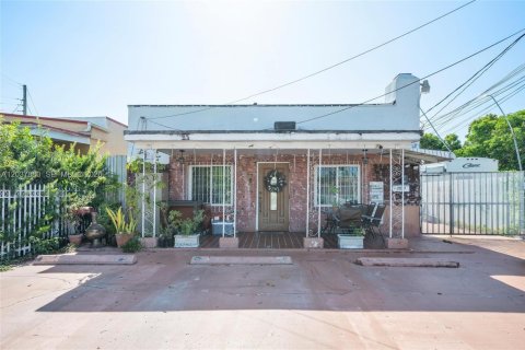 Commercial property in Miami, Florida 298.03 sq.m. № 2086581