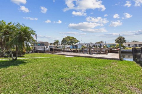 House in Hudson, Florida 2 bedrooms, 158.68 sq.m. № 1856454 - photo 3