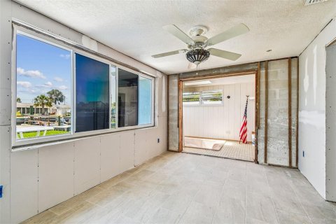 House in Hudson, Florida 2 bedrooms, 158.68 sq.m. № 1856454 - photo 17