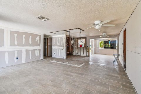 House in Hudson, Florida 2 bedrooms, 158.68 sq.m. № 1856454 - photo 10