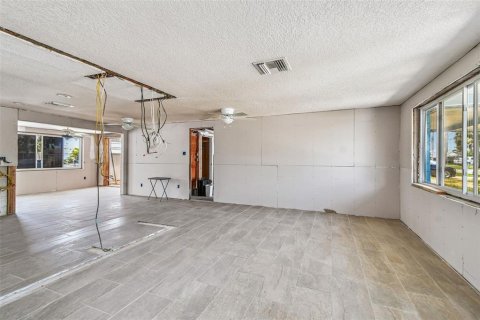 House in Hudson, Florida 2 bedrooms, 158.68 sq.m. № 1856454 - photo 9