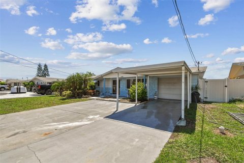 House in Hudson, Florida 2 bedrooms, 158.68 sq.m. № 1856454 - photo 6